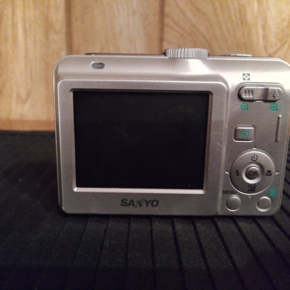 Sanyo VPC 5500 digital camera - Picture 3 of 15